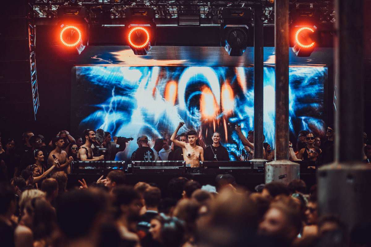 Loading... just a sec